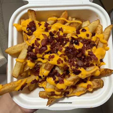 Papas con queso y tocino
