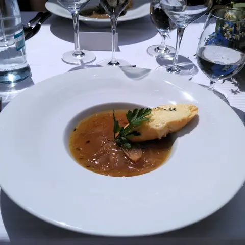 Sopa de cebolla gratinada